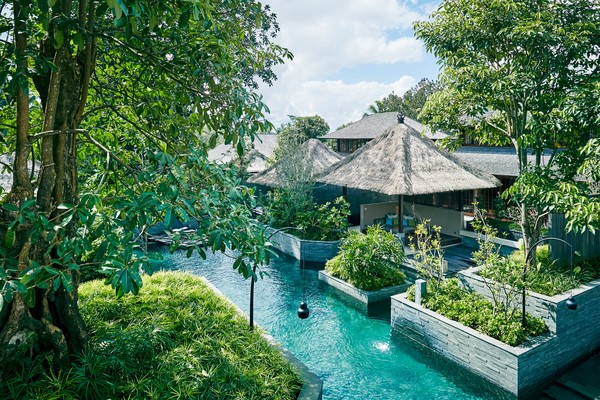 Hoshinoya Bali memiliki 30 vila yang membentuk perumahan yang dibangun mengelilingi kolam renang. Foto: dok. Hoshinoya Bali