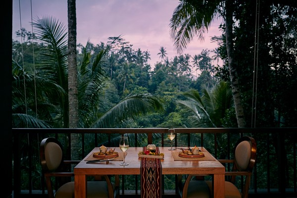 Traveler dapat menikmati kuliner Jepang yang langsung diracik Executive Chef Mitsuaki Senoo. Selain masakan Jepang, juga ada hidangan khas Bali dan Prancis. Foto: dok. Hoshinoya Bali