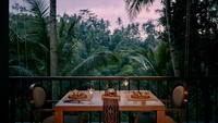 Traveler dapat menikmati kuliner Jepang yang langsung diracik Executive Chef Mitsuaki Senoo. Selain masakan Jepang, juga ada hidangan khas Bali dan Prancis. Foto: dok. Hoshinoya Bali