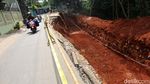 Jalan di Bantar Gebang yang Longsor Mulai Diperbaiki