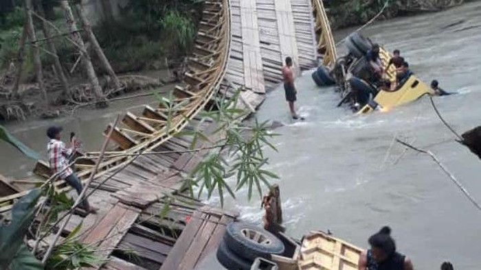 Jembatan putus di Bengkulu Tengah