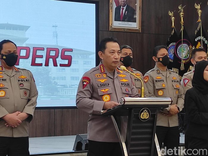 Kapolri Jenderal Listyo Sigit Prabowo konferensi pers terkait perkembangan terbaru kasus Ferdy Sambo