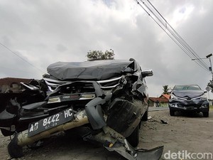 Kecelakaan Beruntun di Kulon Progo, Begini Penampakan Ringsek Kendaraannya