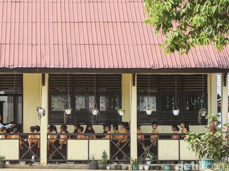 5 Potret Aktivitas Siswa Sekolah di Perbatasan RI-Malaysia
