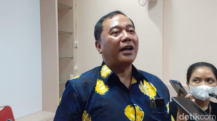 Kepala Dinas PMK Surabaya Dedi Irianto