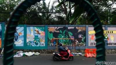 Keren! Mural Warna-warni Percantik Tembok Ragunan