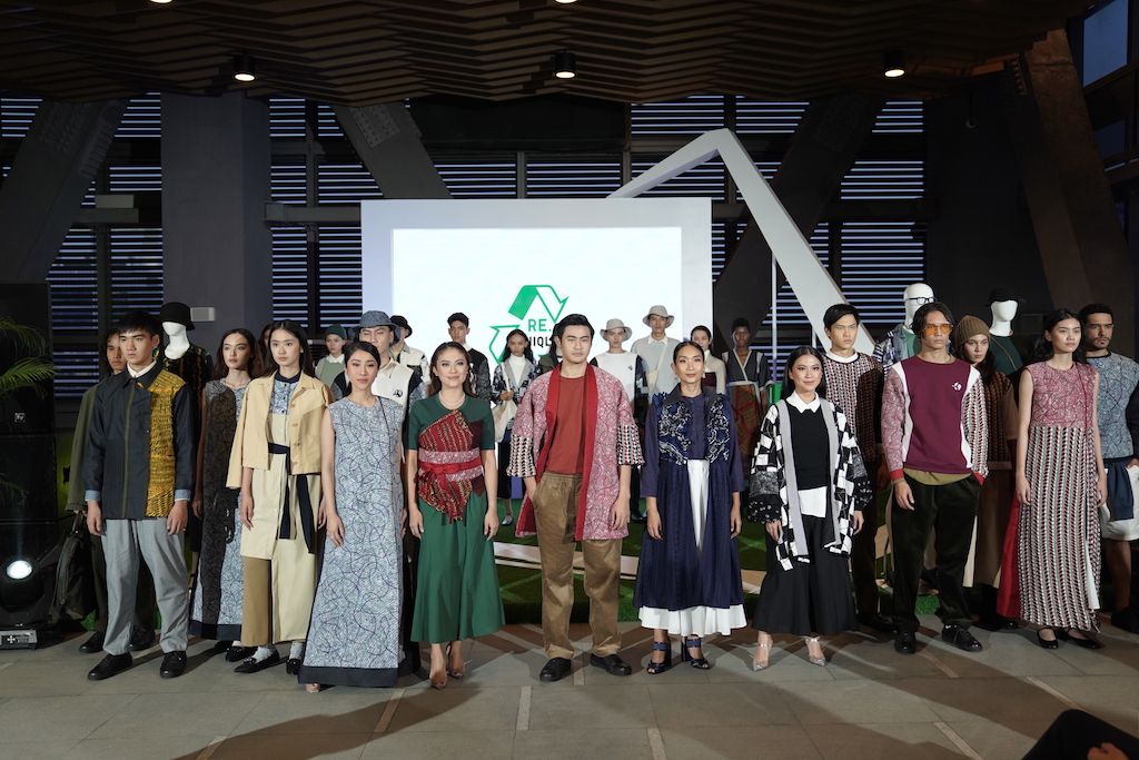 Koleksi Re.Uniqlo Karya Adrie Basuki