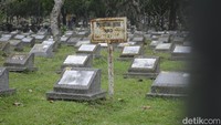 Pemerintah Kotapraja Bandung akhirnya menerbitkan aturan tentang penataan kota pada 1917, salah satunya mengatur tentang pemakaman. Warga Bandung dilarang memakamkan bayi atau keluarganya di halaman rumah. Kemudian diatur kebiasaan untuk menguburkan anggota keluarga. Menguburkan itu tidak di area rumah, tapi dalam satu kompleks, kata Alex.