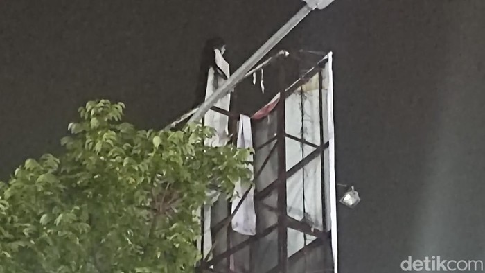 Kuntilanak mejeng di billboard Jalan Dipatiukur, Kota Bandung.