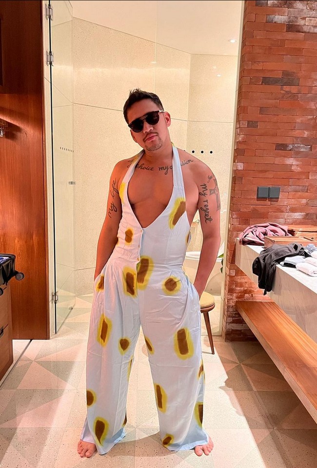 “In the 90’s Wed nite is a Ladies nite 💃🏻🧚‍♂️ #ima90skid #slaybitchslay #wednesdaynightvibes,” tulis Mario Lawalata pada caption foto Instagram. Foto: Instagram/@lawalata13