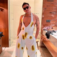 “In the 90’s Wed nite is a Ladies nite 💃🏻🧚‍♂️ #ima90skid #slaybitchslay #wednesdaynightvibes,” tulis Mario Lawalata pada caption foto Instagram. Foto: Instagram/@lawalata13