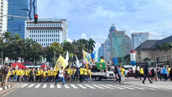 Massa Demo Mahasiswa Mulai Berdatangan di Patung Kuda Jakpus (Anggi/detikcom)