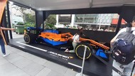 Jelang F1 GP Singapura: Melihat Lego McLaren Raksasa di Orchard Road