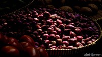 Harga bawang merah juga turun Rp 138 menjadi Rp 36.787/kg.
