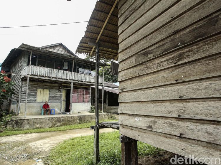 Melihat Rumah Panggung Kalimantan