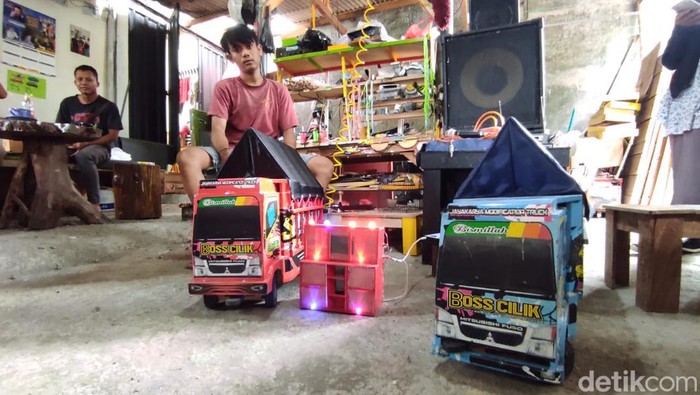 Miniatur truk mainan di Blitar produksi Heri Kristanto