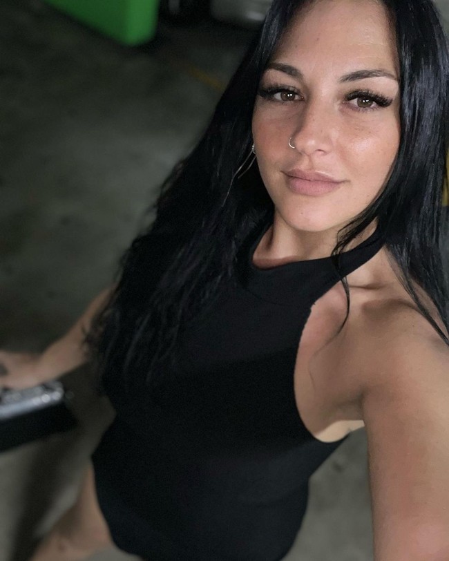 Seorang wanita bernama Missy Robinson punya profesi yang bisa dibilang unik. Ia menyebut dirinya cuddle therapist atau terapis pelukan. Wanita tersebut bisa dibayar Rp 20 juta satu kali sesinya.Foto: Instagram Missy Robinson