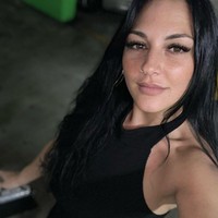 Seorang wanita bernama Missy Robinson punya profesi yang bisa dibilang unik. Ia menyebut dirinya cuddle therapist atau terapis pelukan. Wanita tersebut bisa dibayar Rp 20 juta satu kali sesinya.Foto: Instagram Missy Robinson