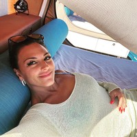 Menurut Missy, berpelukan bisa menyembuhkan tubuh, pikiran, dan jiwa. Pekerjaan dan penampilannya membuat orang curiga, tapi ia bersikeras bukan pekerja seks komersial.Foto: Instagram Missy Robinson