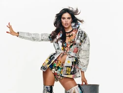 Foto: 9 Mantan Model Victorias Secret Tampil Seksi Pakai Lingerie dari Sampah