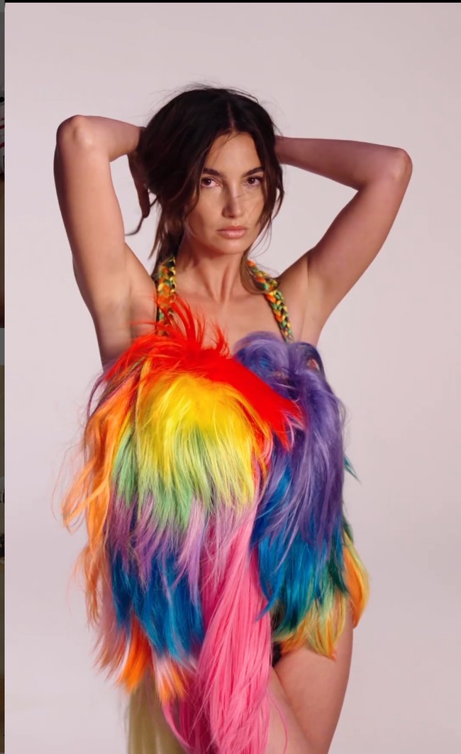 Alessandra Ambrosio, Candice Swanepoel, Stella Maxwell, Sara Sampaio, Martha Hunt, Elsa Hosk, Lily Aldridge, Lais Ribeiro dan Leomie Anderson mengenakan koleksi lingerie dari Kezako, brand fashion berbasis di Paris. Foto: Instagram/@moreorlessmag