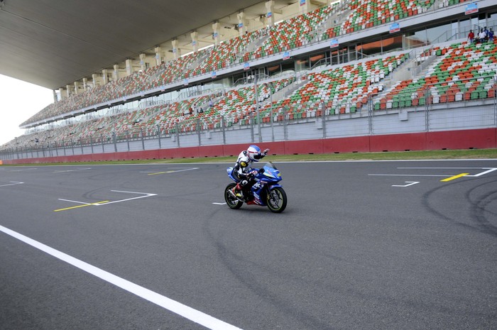 GREATER NOIDA, INDIA - SEPTEMBER 26: Legendary motorcycle racer Kevin Schwantz during a press conference at Buddh International Circuit for Suzuki Gixxer Cup final round, on September 26, 2015 in Greater Noida, India. Schwantz is in India to attend the Suzuki Gixxer finale that held on September 26. (Photo by Sunil Ghosh/Hindustan Times via Getty Images)