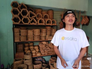 Pria Ini Sulap Sabut Kelapa Jadi Cuan Rp 50 Juta/Bulan, Caranya Gimana?