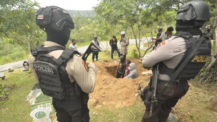 Pemakaman jenazah Askar alias Jaid anggota kelompok Mujahidin Indonesia Timur (MIT) di kelurahan Poboya, Kota Palu, Sulteng.