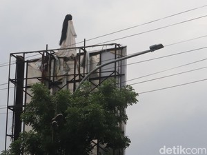 Jabar Hari Ini: Heboh Kuntilanak di Atas Billboard Bandung