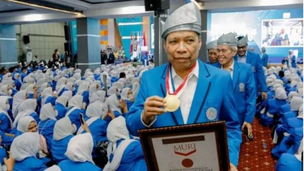 Mahasiswa Universitas Muhammadiyah Sumut Cetak Rekor MURI Berbalas Pantun