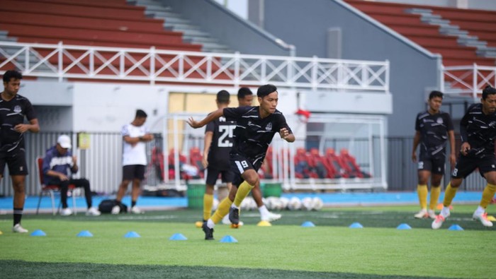 Persipa Pati saat melakoni latihan menjelang pertandingan melawan Persikab Kabupaten Bandung di Stadion Joyo Kusumo, Pati, Jumat (30/9/2022)