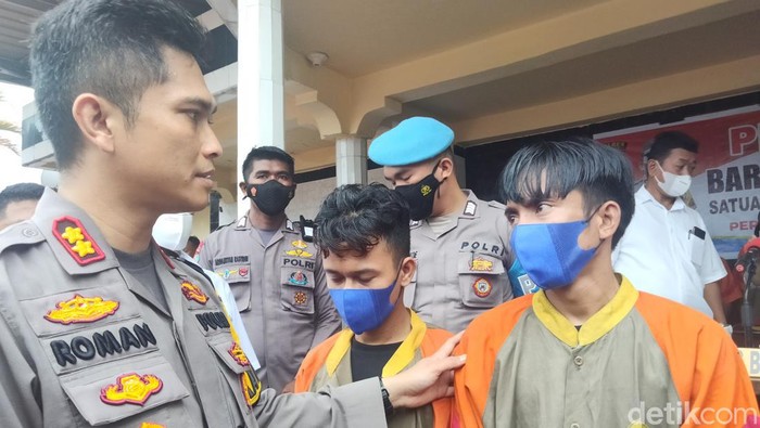 Polisi menangkap dua pemuda Asahan kurir sabu asal Malaysia.