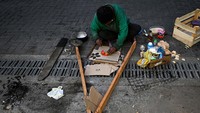 PBB juga mencatat, 25 ribu orang, termasuk lebih dari 10 ribu anak-anak meninggal setiap harinya karena kasus kelaparan. Angka ini lebih tinggi dari yang disebutkan Jokowi. Luis Robaya/AFP via Getty Images.