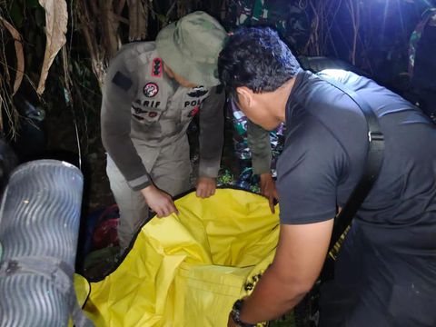 Proses evakuasi teroris Mujahidin Indonesia Timur (MIT), Askar alias Jaid alias Pak Guru.