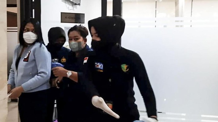 Putri Candrawathi Tersangka kasus pembunuhan berencana Putri Candrawathi usai menjalani pemeriksaan kesehatan dan wajib lapor di Bareskrim Polri. Jakarta, Jumat, 30 September 2022.