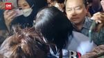 Penampilan Istri Sambo Pakai Jaket Rp 21 Juta Sesaat Sebelum Ditahan