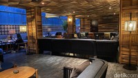 Restoran yang berusia 7 tahun ini mengusung konsep restoran bar, lounge, dan private room. Pada awalnya, Queens Head dikenal sebagai restoran dengan menu khas Barat (Western) yang enak. Kini menyajikan menu Pan-Asian. Foto: detikFood/Yenny Mustika Sari