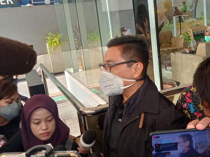 Pengacara Rizky Billar dan Lesti Kejora, Shandy Arifin saat ditemui di RS Jakarta Selatan.