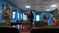 Kamala Harris mengunjungi Korea Selatan di tengah ketegangan regional yang memanas atas peluncuran rudal Korea Utara dan tindakan China di Selat Taiwan.