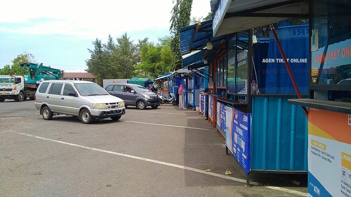 Situasi gerai penjualan tiket di luar sekitar Pelabuhan Gilimanuk, Jumat (30/9/2022)