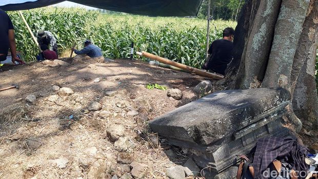 Dinas Pendidikan dan Kebudayaan (Disdikbud) Boyolali melakukan penelitian di situs Gumuk Candi Tlawong, Desa Tlawong, Kecamatan Sawit.