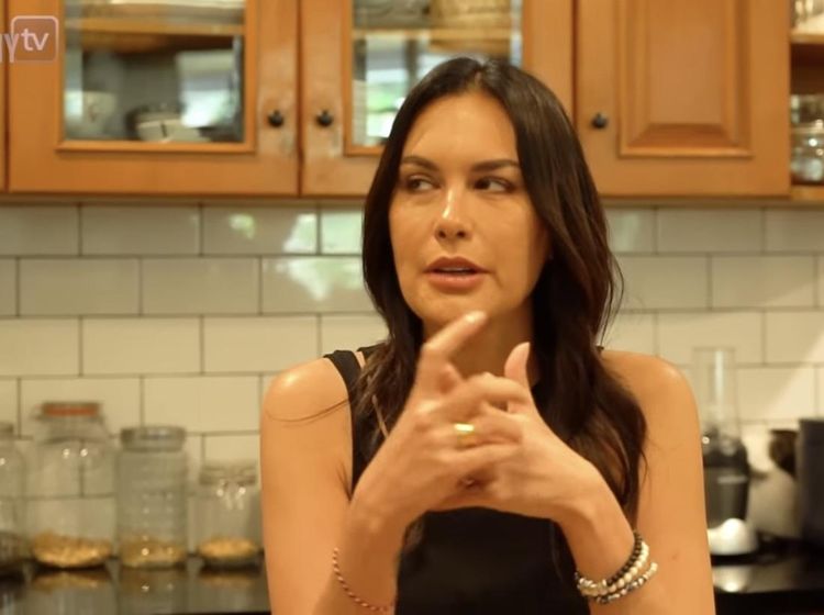 Potret Dapur Sophia Latjuba Ala Warung yang Klasik Sederhana