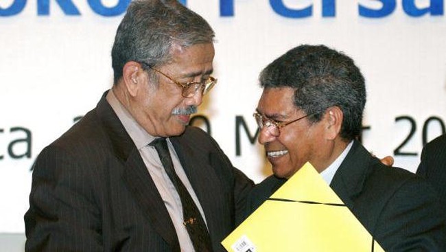 Sosok Carlos Belo, Uskup Peraih Nobel yang Diduga Lecehkan Anak-anak Sosok Carlos Belo, Uskup Peraih Nobel yang Diduga Lecehkan Anak-anak