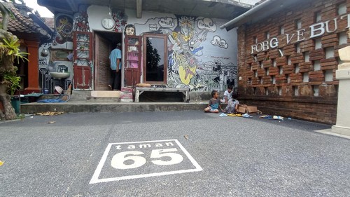 Taman 65 di Kesiman, Denpasar, Bali. Taman 65 dibangun oleh Agung Alit di atas bekas kamar ayahnya bernama I Gusti Made Raka yang dibunuh pada 1965-1966. (I Wayan Sui Suadnyana/detikBali)