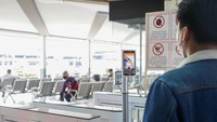 PT Kereta Api Indonesia mulai mengujicobakan fasilitas Face Recognition Boarding Gate di Stasiun Bandung.