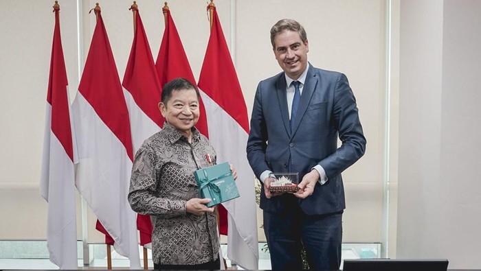 Upaya Perluas Kerjasama Ekonomi di Bidang Energi Menteri PPN/Bappenas Suharso Monoarfa kedatangan tamu Menteri Perdagangan Luar Negeri Prancis Oliver Becht sebagai mitra strategis dalam kerjasama bidang transisi energi.