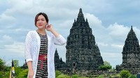 “Apalagi kalau yang baru nge-lahirin, mau nyusuin (mau diet) emang wajibnya ke dokter gizi karena mereka lebih tau kebutuhan kita,” ucapnya dalam YouTube Titi Kamal. (Foto: Instagram @vickyshu)