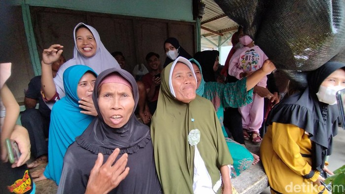 Warga kecewa menunggu Wapres Maruf Amin