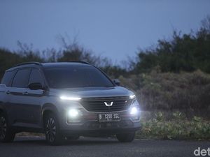 Duel SUV Populer: Honda CR-V vs Wuling Almaz Siapa yang Lebih Laris?