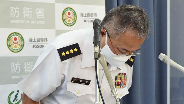 Yoshihide Yoshida, head of Japan’s Ground Self-Defense Force apologize during a news conference in Tokyo Thursday, Sept. 29, 2022. Yoshida apologized to a former soldier for her 